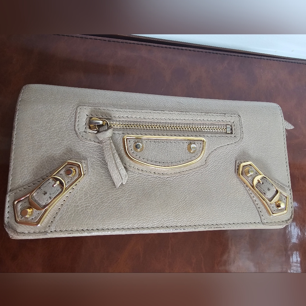 Authentic BALENCIAGA Metallic Edge Long snap wallet.